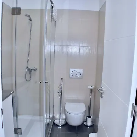 Villa Amora - *